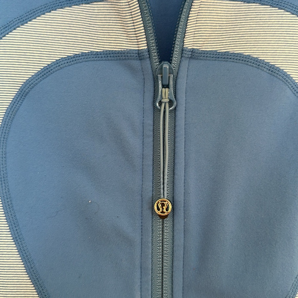 Lululemon Stride Full Zip Jacket in Blue Wee Stripe White Porcelaine Women Sz 4 - Picture 9 of 13